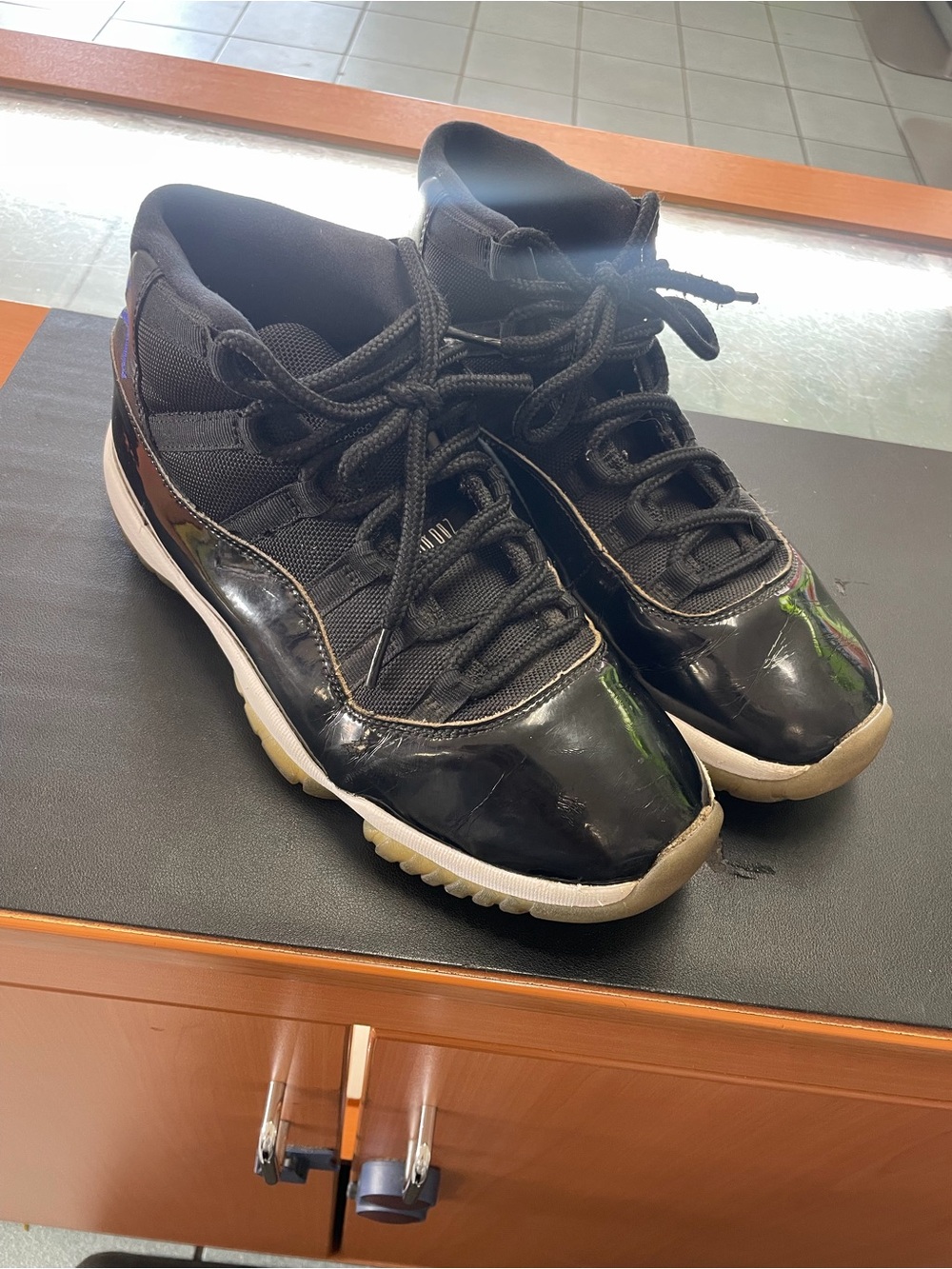 Air Jordan 11 Retro Black Patent Leather Men's Basketball Shoes size 9